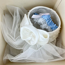 Load image into Gallery viewer, White Embroidered Fascinator Hat Veil