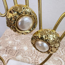 Load image into Gallery viewer, Vintage De La Terre A La Lune Large Pearl Clip On Earrings w Hammered Gold Tone