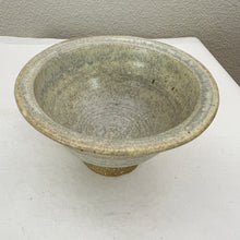 Load image into Gallery viewer, Small Studio Pottery Bowl Signed
