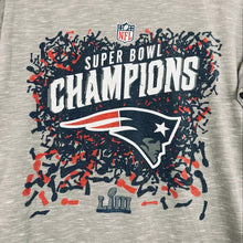 Load image into Gallery viewer, Patriots NFL Super Bowl Champions T-Shirt Size Medium