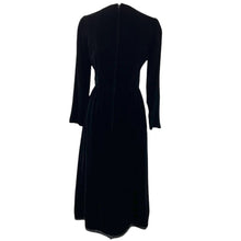 Load image into Gallery viewer, Mollie Parnis Boutique 1960s Long Black Velvet Dress Size XS-XXS