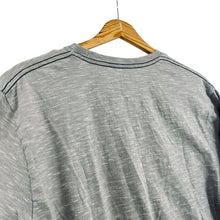 Load image into Gallery viewer, Patriots NFL Super Bowl Champions T-Shirt Size Medium