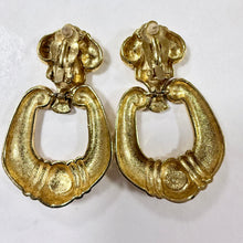 Load image into Gallery viewer, 80s BARRERA for AVON Gold Tone Hammered Door Knocker Clip-On Earrings