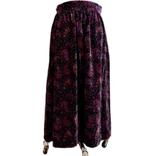 Load image into Gallery viewer, Vintage 90s Long Paisley Velvet Skirt Size 14