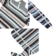 Load image into Gallery viewer, Gray Rose Color Block Turtleneck Sweater Size L