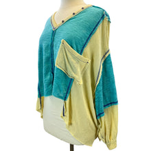 Load image into Gallery viewer, POL Relaxed Fit V-Neck Top Size Small