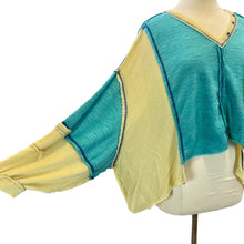 Load image into Gallery viewer, POL Relaxed Fit V-Neck Top Size Small