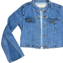 Load image into Gallery viewer, BCBG Cropped Denim Jacket Size Small