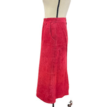 Load image into Gallery viewer, Vintage The Eagle's Eye Pink Suede Pencil Skirt with Pockets Size 6