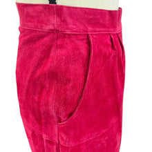Load image into Gallery viewer, Vintage The Eagle's Eye Pink Suede Pencil Skirt with Pockets Size 6