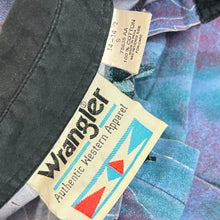 Load image into Gallery viewer, Wrangler Horses & Natives Button Up Shirt Size Small