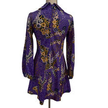 Load image into Gallery viewer, 60s Purple Mod Floral Mini Shift Dress Small