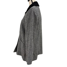 Load image into Gallery viewer, Vintage Wool Tweed Jacket Size Medium Made in Ireland