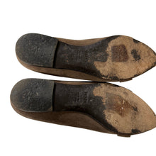 Load image into Gallery viewer, Vintage Fendi Taupe Suede Pointed toe Loafer Flats Size 7