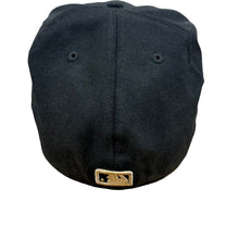 Load image into Gallery viewer, New Era New York Yankees 59FIFTY Fitted Hat Size 7 1/8 Black Wool MLB Cap