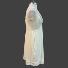 Load image into Gallery viewer, VTG 50s Lace Trim Ivory Slip Dress Blue Floral Embroidery Size Medium