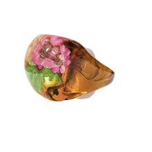 Load image into Gallery viewer, Vintage 1970s Amber Lucite Real Dried Flower Embedded Chunky Dome Ring Size 7