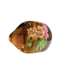 Load image into Gallery viewer, Vintage 1970s Amber Lucite Real Dried Flower Embedded Chunky Dome Ring Size 7