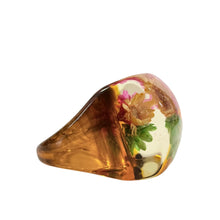 Load image into Gallery viewer, Vintage 1970s Amber Lucite Real Dried Flower Embedded Chunky Dome Ring Size 7
