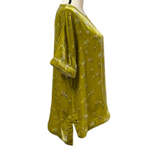 Load image into Gallery viewer, Y2K Sundance Boxy Velvet Shirt Size Medium Silk Rayon Blend
