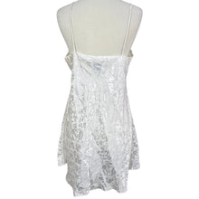 Load image into Gallery viewer, VTG White Satin & Lace Nighty Size Large