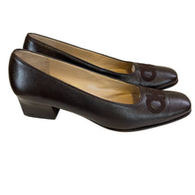 Load image into Gallery viewer, Salvatore Ferragamo Brown Leather Low Classic Heel Pump Size 7 4A Narrow