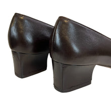 Load image into Gallery viewer, Salvatore Ferragamo Brown Leather Low Classic Heel Pump Size 7 4A Narrow