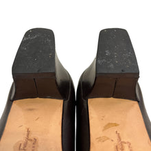 Load image into Gallery viewer, Salvatore Ferragamo Brown Leather Low Classic Heel Pump Size 7 4A NarrowSalvatore Ferragamo Brown Leather Low Classic Heel Pump Size 7 4A Narrow