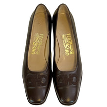 Load image into Gallery viewer, Salvatore Ferragamo Brown Leather Low Classic Heel Pump Size 7 4A Narrow