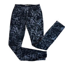 Load image into Gallery viewer, Joe’s Jeans The Skinny Velvet Size 26 Black