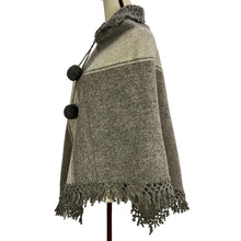 Load image into Gallery viewer, Vintage Wool Women Shawl Size Small