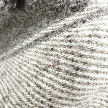 Load image into Gallery viewer, Vintage Wool Women Shawl Size Small