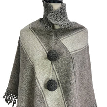 Load image into Gallery viewer, Vintage Wool Women Shawl Size Small