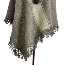 Load image into Gallery viewer, Vintage Wool Women Shawl Size Small