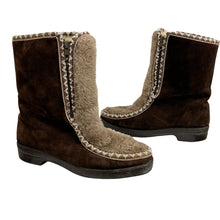 Load image into Gallery viewer, Vintage 70s Snowland Brown Suede Moccasin Boots Size 5.5