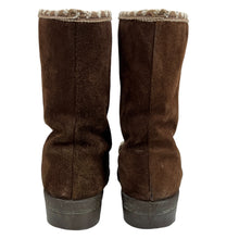 Load image into Gallery viewer, Vintage 70s Snowland Brown Suede Moccasin Boots Size 5.5