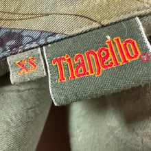 Load image into Gallery viewer, Tianello Oversized VTG Rayon Geisha Button Up Size XS