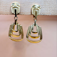 Load image into Gallery viewer, 80s Trifari Textured Gold-Tone Tiered Geometric Dangle Clip-On Earrings