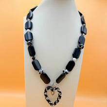 Load image into Gallery viewer, Vintage Y2K Glass Agate Beaded Heart Pendant Necklace