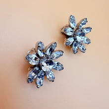 Load image into Gallery viewer, 1950s Eisenberg Ice Rhinestone Flower Clip On Earrings