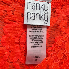 Load image into Gallery viewer, VTG Y2K Lace Camisole Size Small