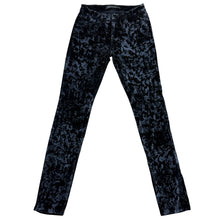 Load image into Gallery viewer, Joe’s Jeans The Skinny Velvet Size 26 Black