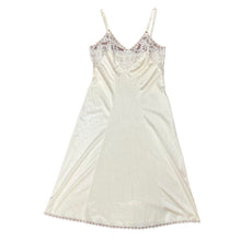 Load image into Gallery viewer, Vintage ILGWU Full Slip Size 32