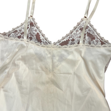 Load image into Gallery viewer, Vintage ILGWU Full Slip Size 32