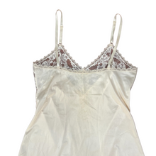 Load image into Gallery viewer, Vintage ILGWU Full Slip Size 32
