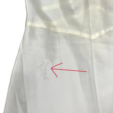 Load image into Gallery viewer, Vintage Full Slip Size 32