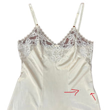 Load image into Gallery viewer, Vintage ILGWU Full Slip Size 32