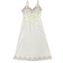 Load image into Gallery viewer, Vintage Full Slip Size 32