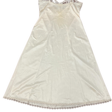 Load image into Gallery viewer, Vintage ILGWU Full Slip Size 32