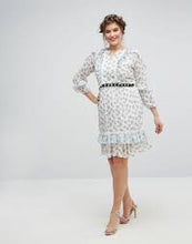 Load image into Gallery viewer, Truly You Ruffle Hem Skater Dress In Ditsy Floral Size 28